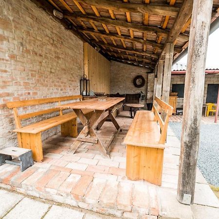 Apartman Ve Dvore Ratiskovice エクステリア 写真