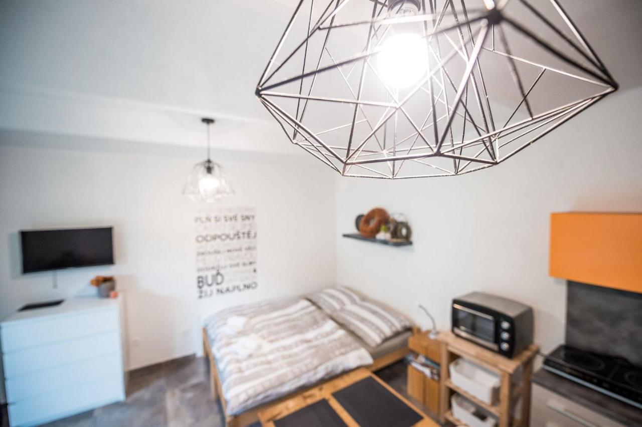 Apartman Ve Dvore Ratiskovice エクステリア 写真